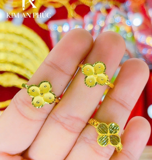 Nhẫn hình hoa 4 cánh vàng 980
