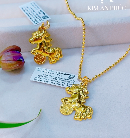 Mặt dây chuyền hình con ngựa