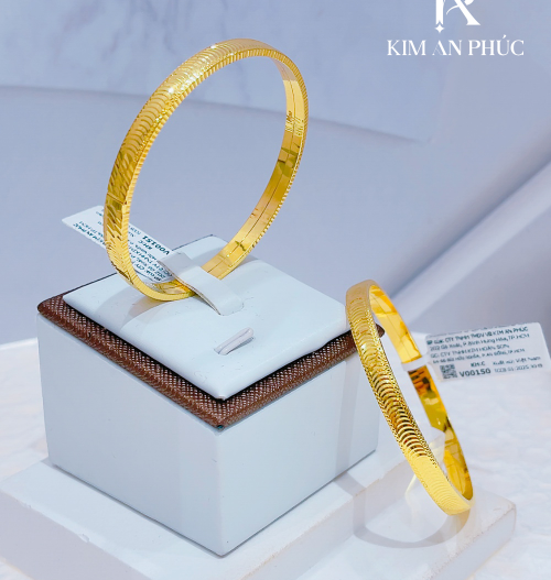 Vòng tay kiểu hiện đại vàng 610