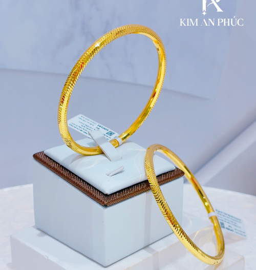Vòng tay kiểu đơn giản vàng 610