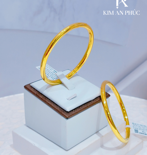 Vòng tay kiểu đinh vàng 610