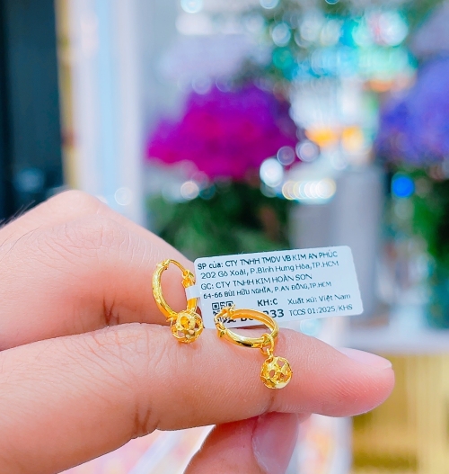 bông tai em bé kiểu nhẹ