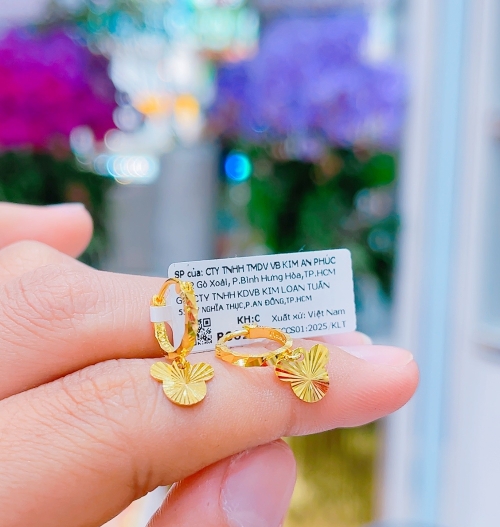 bông tai em bé kiểu nhẹ