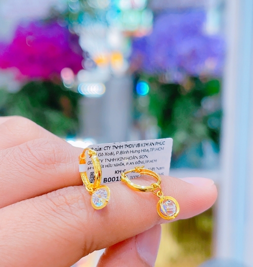 bông tai em bé kiểu nhẹ